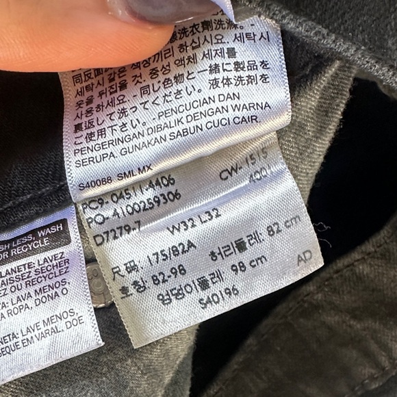 Levi's Men's Dark Black Straight Jeans - Picture 5 of 10